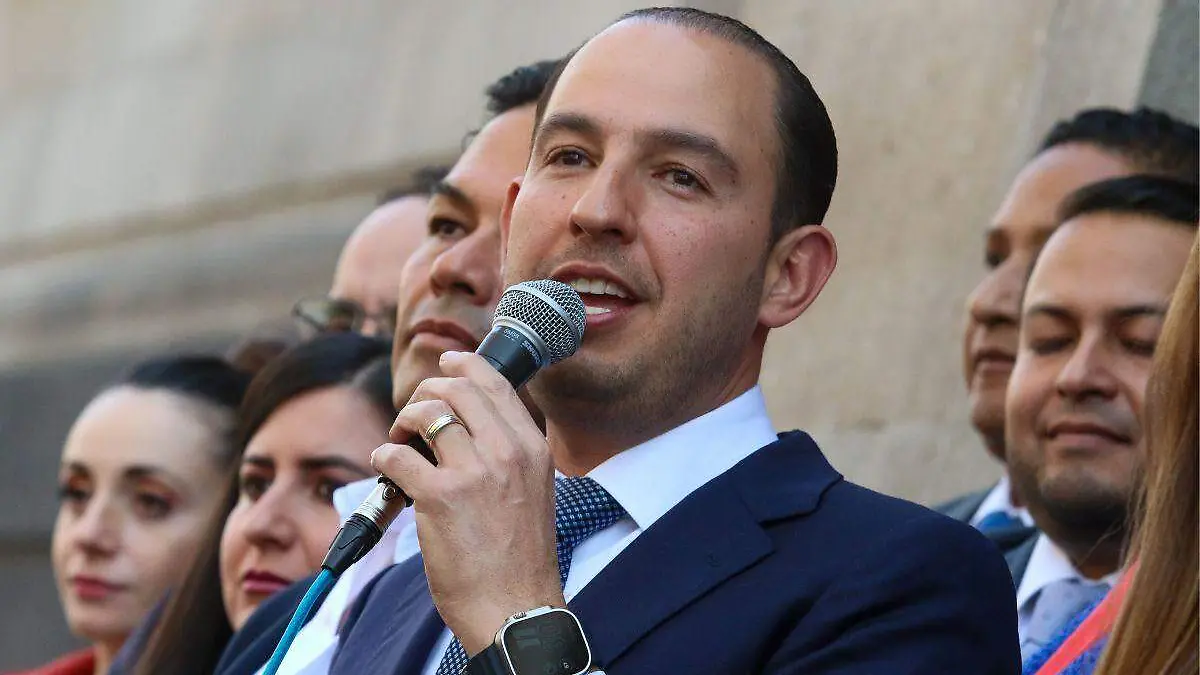 Marko Cortés acusa a AMLO de ordenar aprobaciones en fast track de reformas